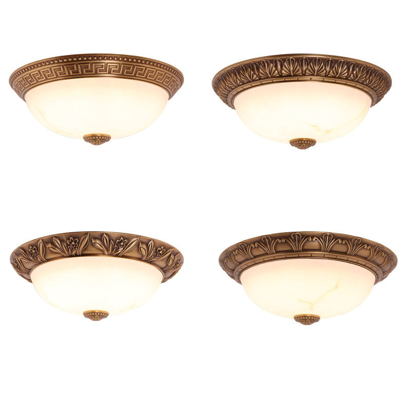 Installation encastrée de style classique avec abat - jour en verre plafonnier encastré en laiton pour les espaces intérieurs