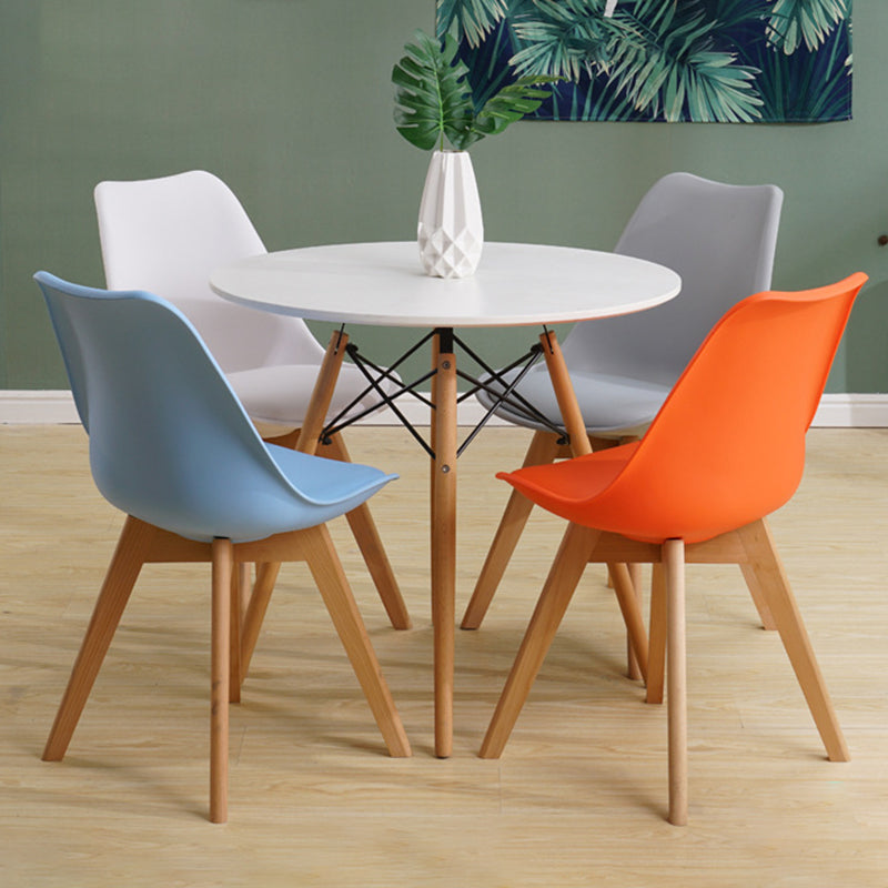 Sedia da casa scandinava sedia da pranzo in plastica in plastica con gambe in legno
