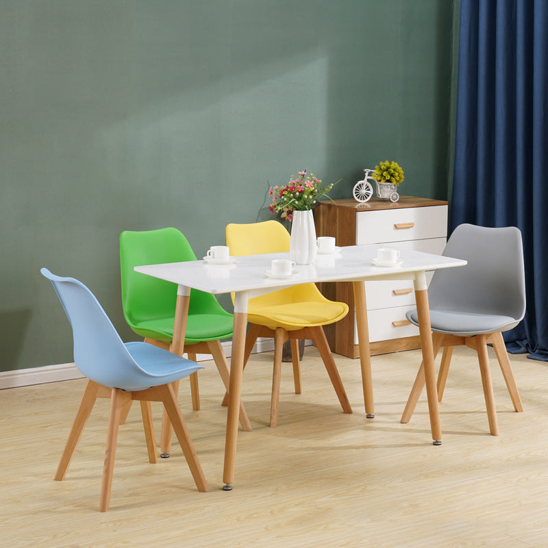 Sedia da casa scandinava sedia da pranzo in plastica in plastica con gambe in legno