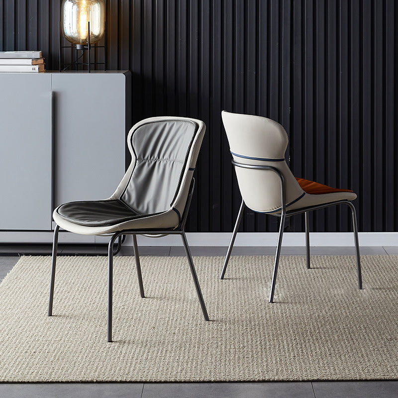 Chaises de salle à manger latérales en cuir Chaise latérale à oreilles rembourrée moderne avec pieds en métal