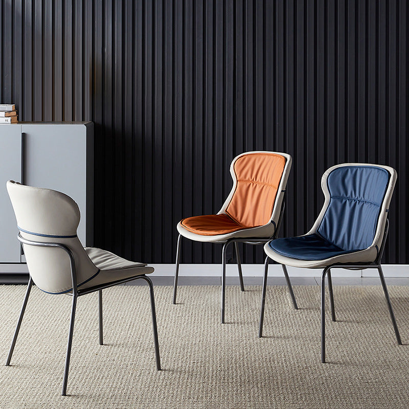 Chaises de salle à manger latérales en cuir Chaise latérale à oreilles rembourrée moderne avec pieds en métal