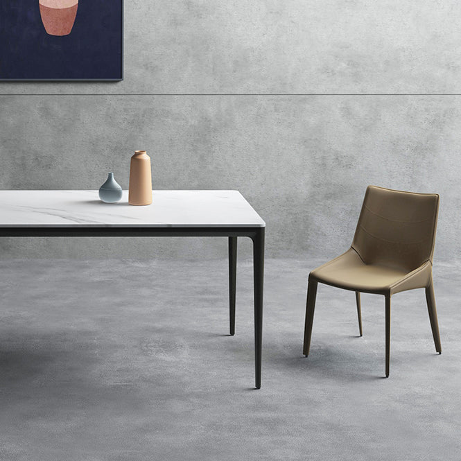 Chaise de salle à manger contemporaine en simili cuir, finition mate, dossier solide