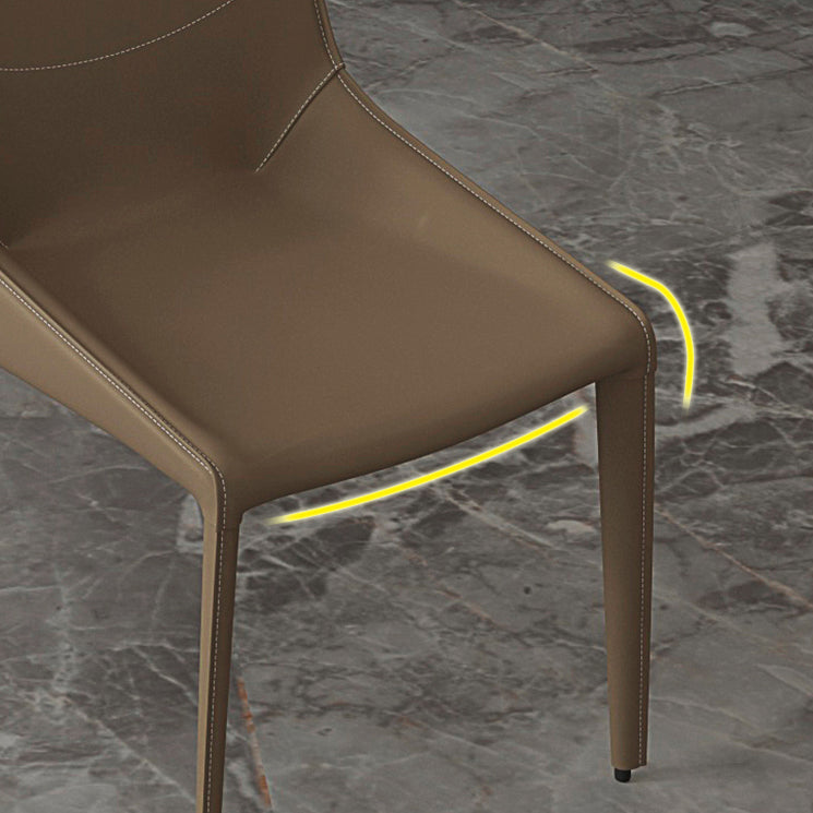 Chaise de salle à manger contemporaine en simili cuir, finition mate, dossier solide