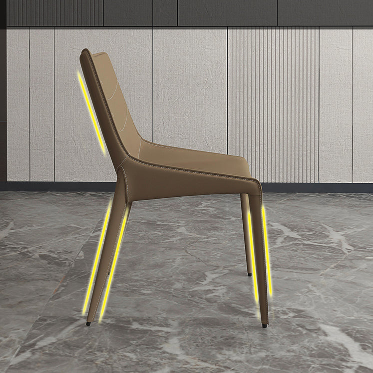 Chaise de salle à manger contemporaine en simili cuir, finition mate, dossier solide