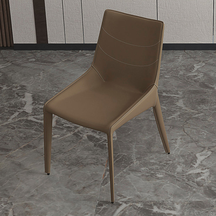 Chaise de salle à manger contemporaine en simili cuir, finition mate, dossier solide