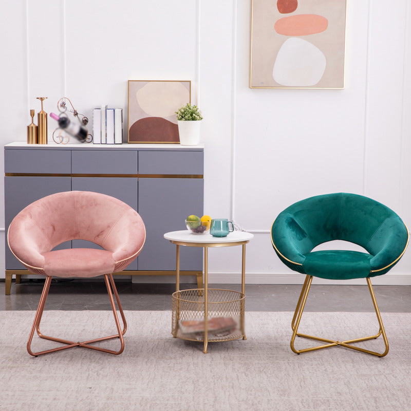 Cuisine en métal minimaliste dinant la chaise latérale ouvrant la chaise latérale de salle à manger arrière