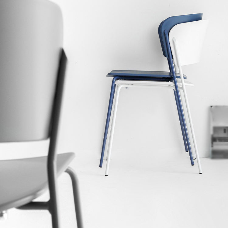 Chaise de salle à manger contemporaine, chaise latérale à dossier ouvert avec pieds en métal pour un usage domestique