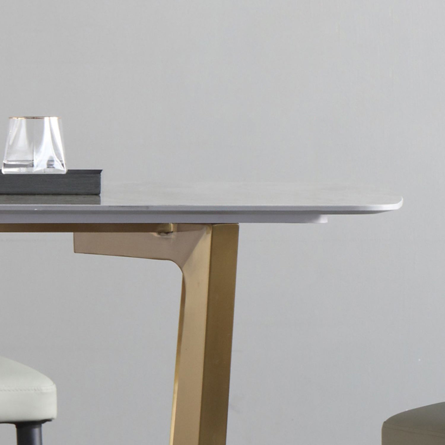 Mesa de comedor rectangular moderno de metal Mesa de piedra sinterizada para el comedor