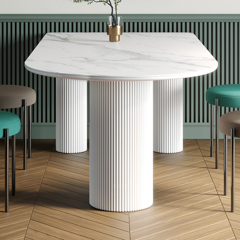 Eigentijdse eettafel Gesinterde stenen eettafel met 3 witte poten om te dineren