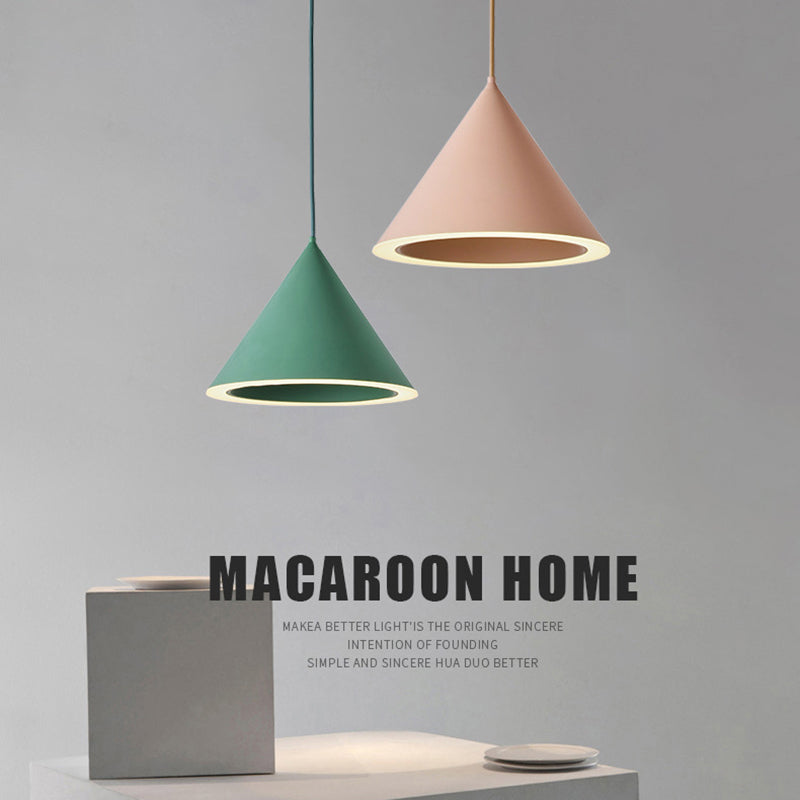 Moderner Stil Anhänger Lichtkegelform Metall 3 Lichter Suspendierung Anhänger