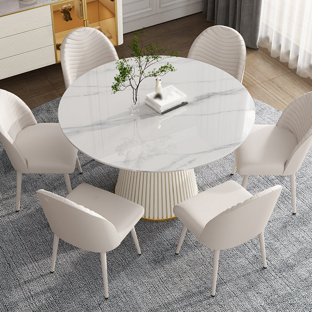 Stenen tafel in eigentijdse stijl, rond voetstuk, informele eettafel voor thuis
