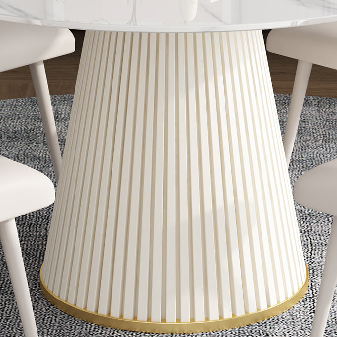 Stenen tafel in eigentijdse stijl, rond voetstuk, informele eettafel voor thuis