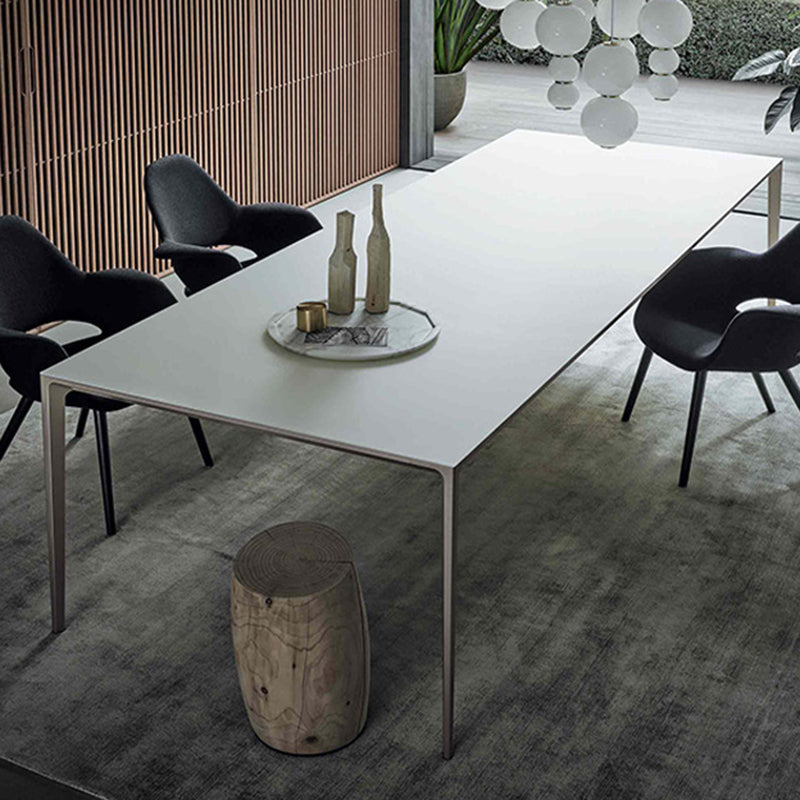 Simplicidad Mesa de comedor de piedra sinterizada Mesa rectangular con cuatro patas metálicas