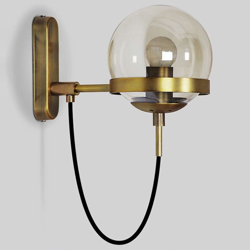 Moderne creatieve smeed met een enkele wandlamp met ijzeren bol hangen muurlicht met glazen schaduw