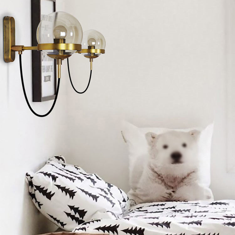 Moderne creatieve smeed met een enkele wandlamp met ijzeren bol hangen muurlicht met glazen schaduw