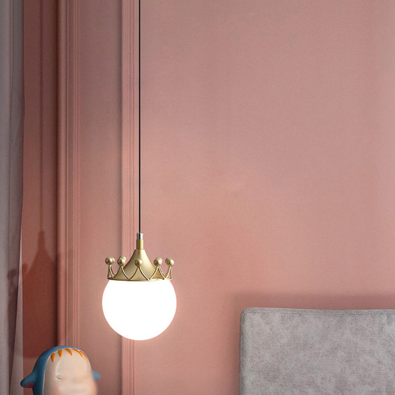 Luz colgante de estilo de lujo de 1 luz, lámpara de lámpara de globo de vidrio blanco con corona