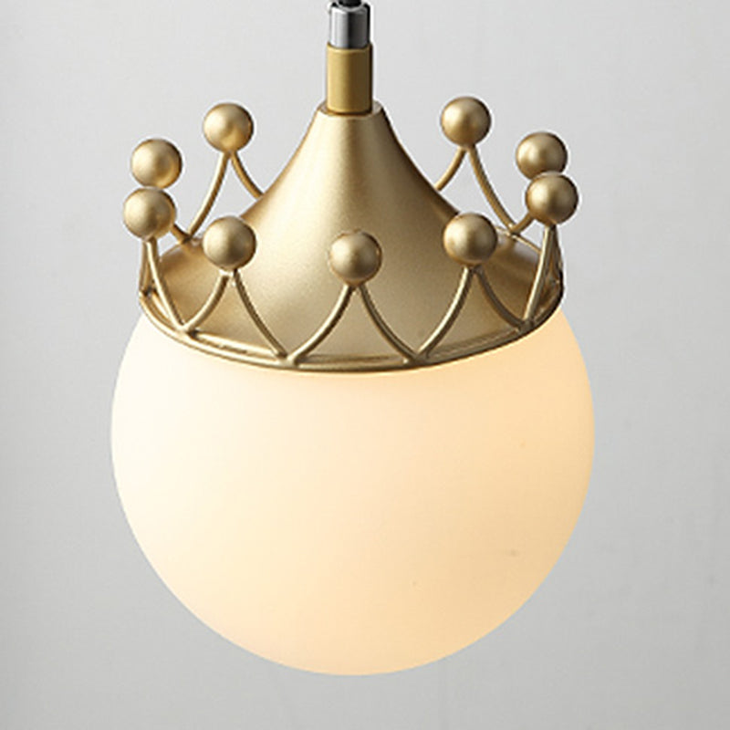 Luz colgante de estilo de lujo de 1 luz, lámpara de lámpara de globo de vidrio blanco con corona