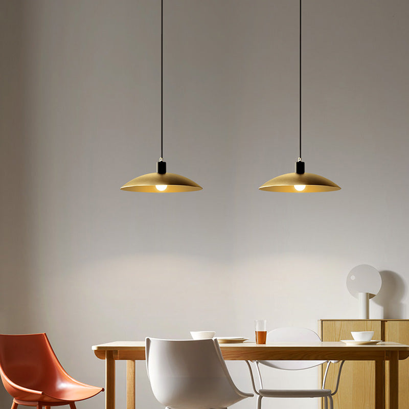 Luz de colgante colgante minimalista latón acampado luz de techo colgante con sombra de metal