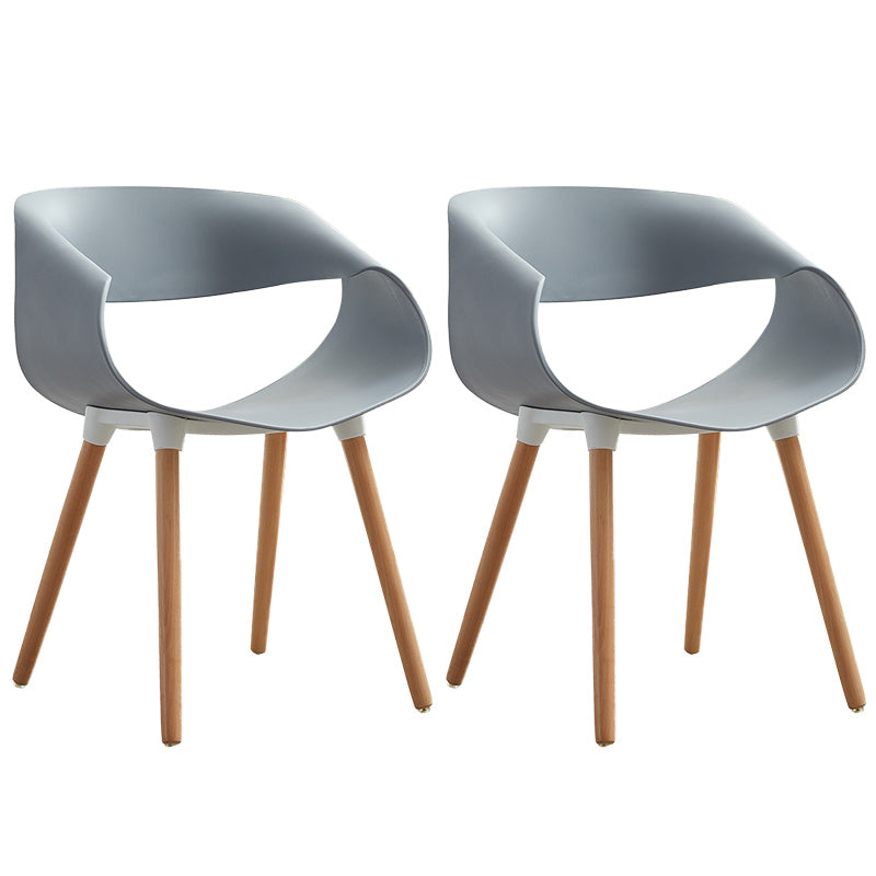 Chaises d'appoint de salle à manger en plastique Chaise d'intérieur et d'extérieur Glam de 18 po de large, chaise d'appoint à dossier ouvert
