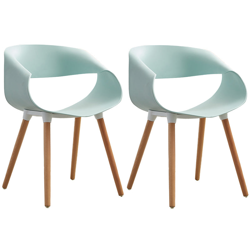 Chaises d'appoint de salle à manger en plastique Chaise d'intérieur et d'extérieur Glam de 18 po de large, chaise d'appoint à dossier ouvert