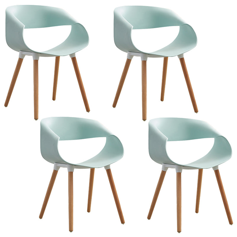 Chaises d'appoint de salle à manger en plastique Chaise d'intérieur et d'extérieur Glam de 18 po de large, chaise d'appoint à dossier ouvert
