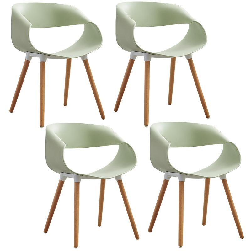 Chaises d'appoint de salle à manger en plastique Chaise d'intérieur et d'extérieur Glam de 18 po de large, chaise d'appoint à dossier ouvert