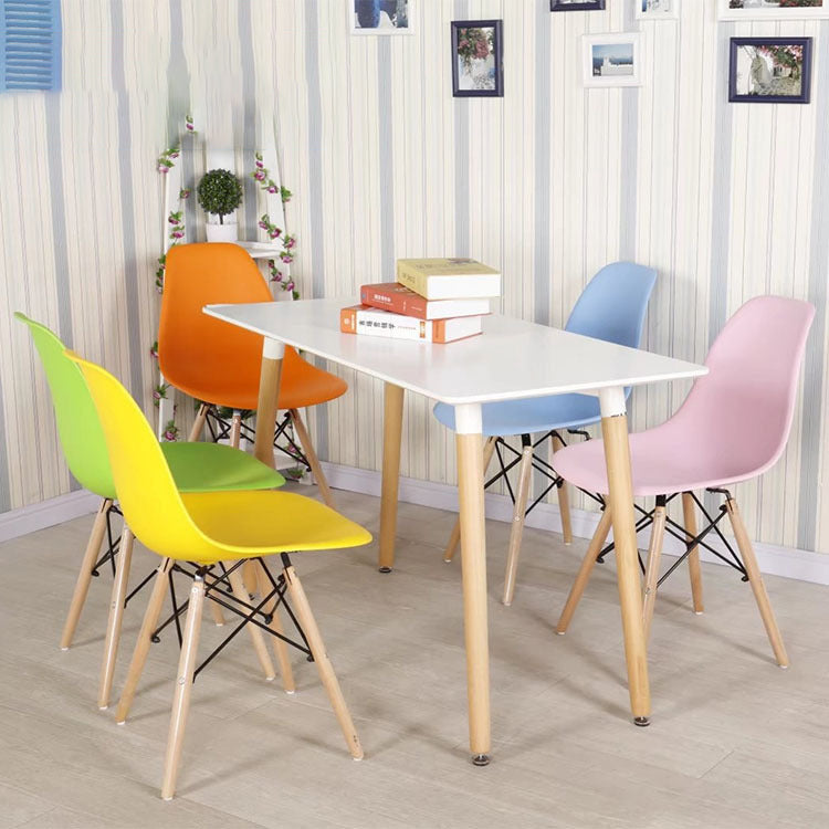 Sedia laterale in plastica in stile glam Finitura opaca sedia da pranzo con retro solido per uso domestico