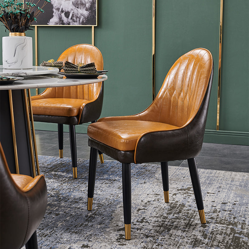 Chaise de salle à manger en cuir de style glam nordique chaise Parsons chaise avec des jambes en bois