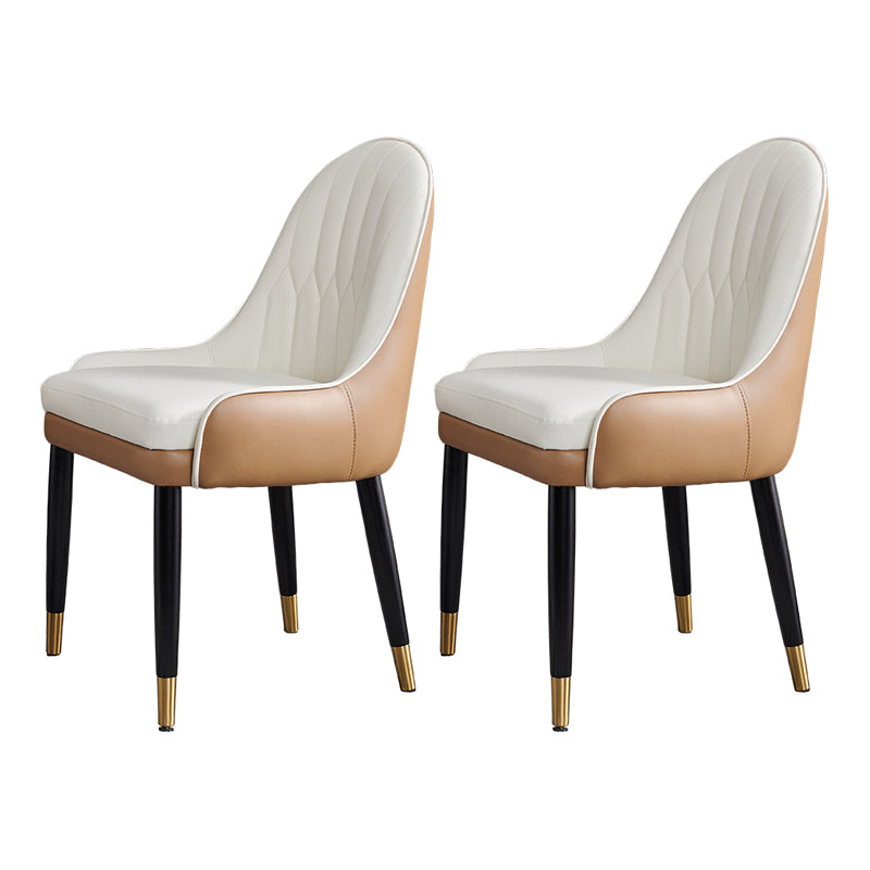 Chaise de salle à manger en cuir de style glam nordique chaise Parsons chaise avec des jambes en bois