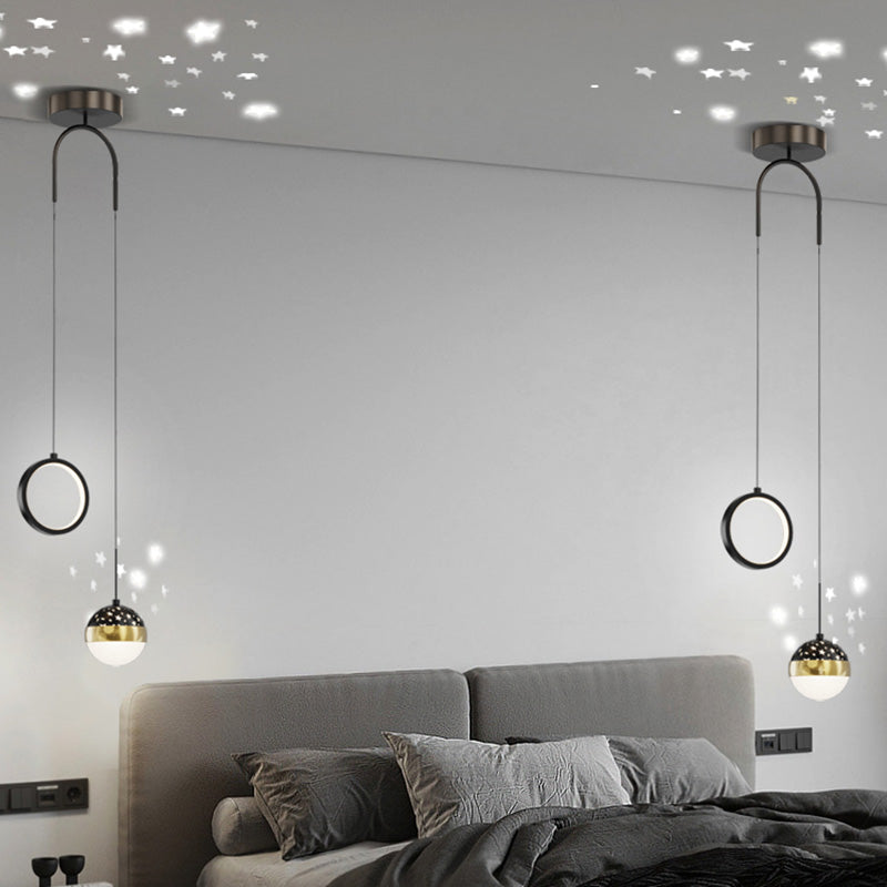 Ciondolo a ciondolo circolare e ascensore contemporaneo in nero per la sala da studio del bar