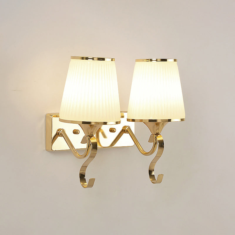 Iluminación de pared de sombra única luz de metal de estilo moderno para dormitorio de sala de estar