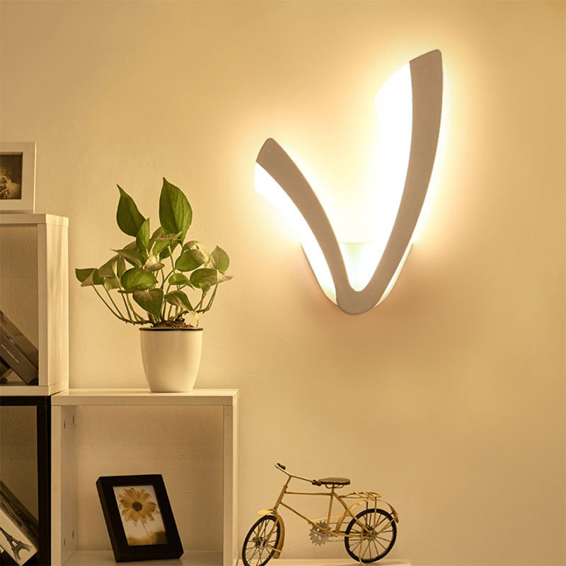 Pronzo della parete a LED bianco acrilico in moderna lampada da parete in ferro laccata in stile conciso per spazi interni