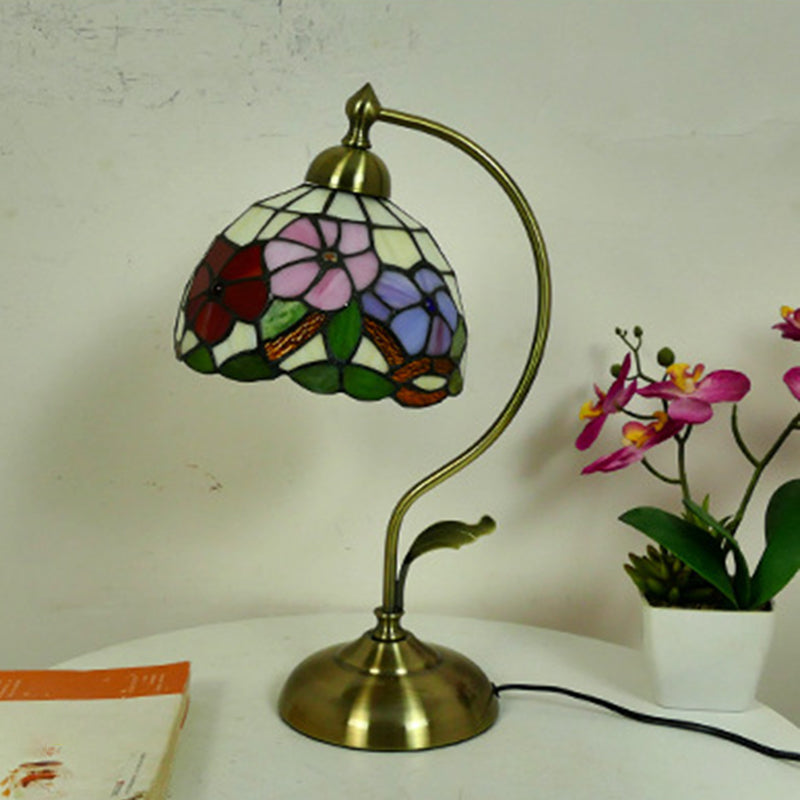 Lámpara de mesa de cuello de cisne 1 cabeza de metal tiffany luz de noche con sombra de vidrieras para restaurante