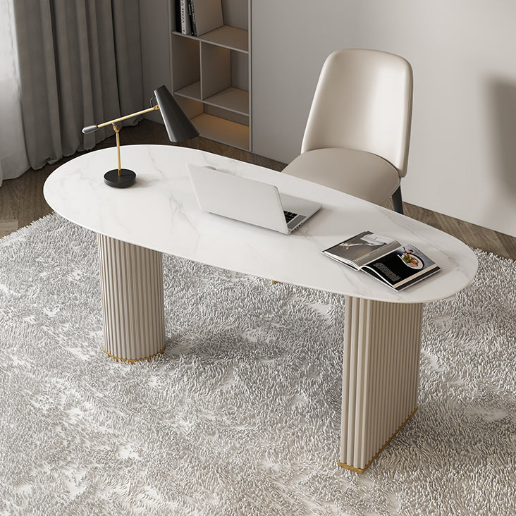 Table à manger ovale contemporaine en métal