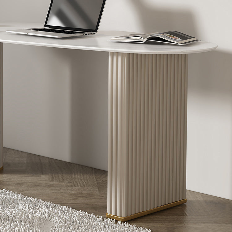 Table à manger ovale contemporaine en métal