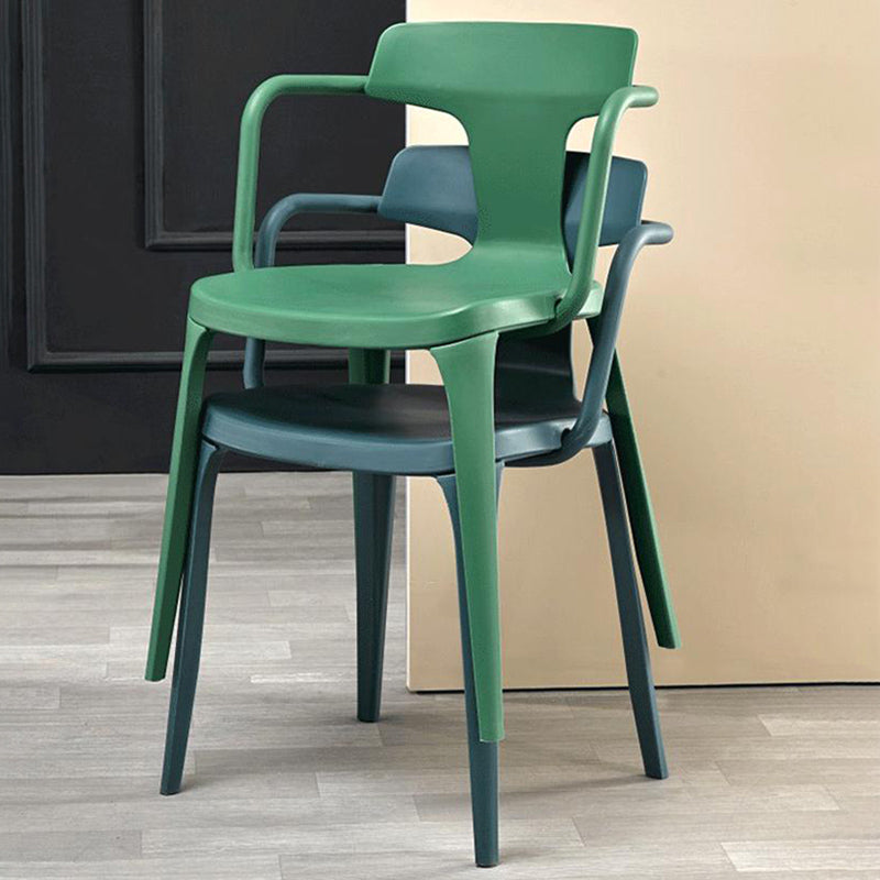Chaise de bras à la maison contemporaine dos en plastique en plastique empilable chaise de salle à manger empilable
