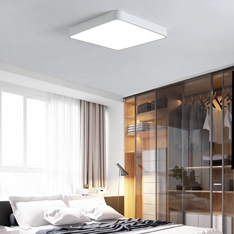 Luminaire encastré géométrique près du plafond, éclairage encastré moderne