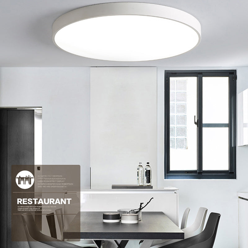 Luminaire encastré géométrique près du plafond, éclairage encastré moderne