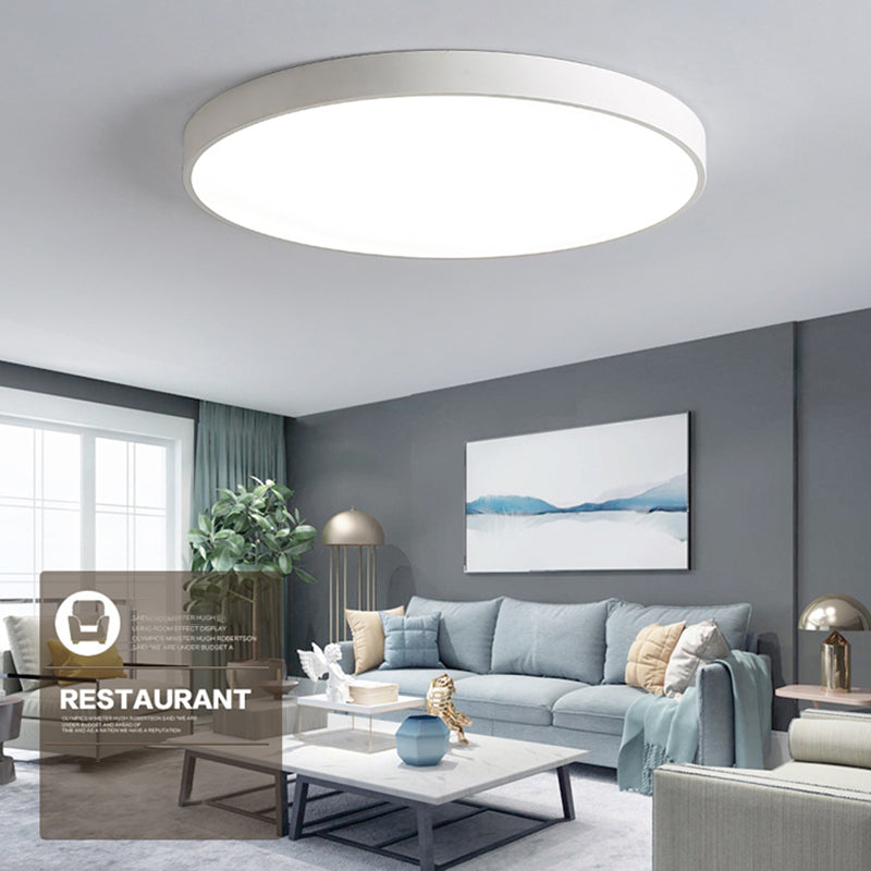 Luminaire encastré géométrique près du plafond, éclairage encastré moderne