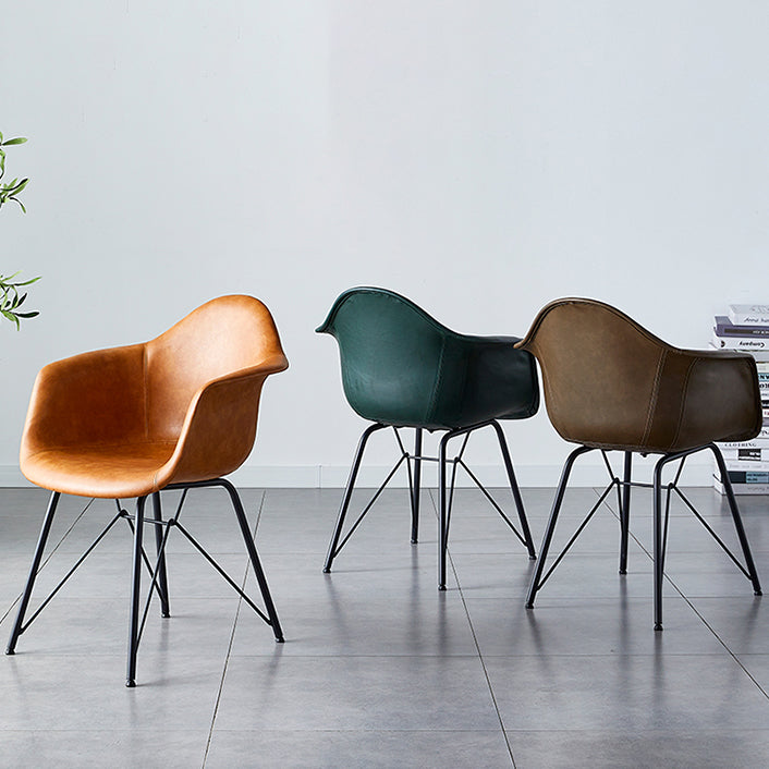Chaise de salle à manger en cuir des fauteuils à manger à dos solide avec des jambes en métal noir