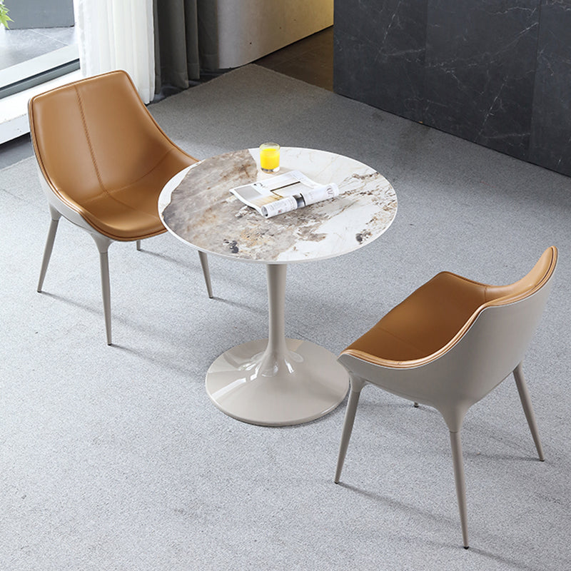 Ronde eigentijdse eettafel in bruintinten Vaste tafel van gesinterde steen