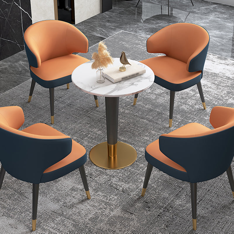 Minimalistische keuken standaard eettafel ronde vorm gesinterde stenen eettafel in wit