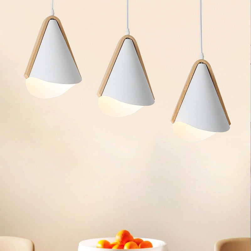 Kegelschatten 3-Leuchten moderne einfache LED-Style Hanging Deckenleuchten in Weiß