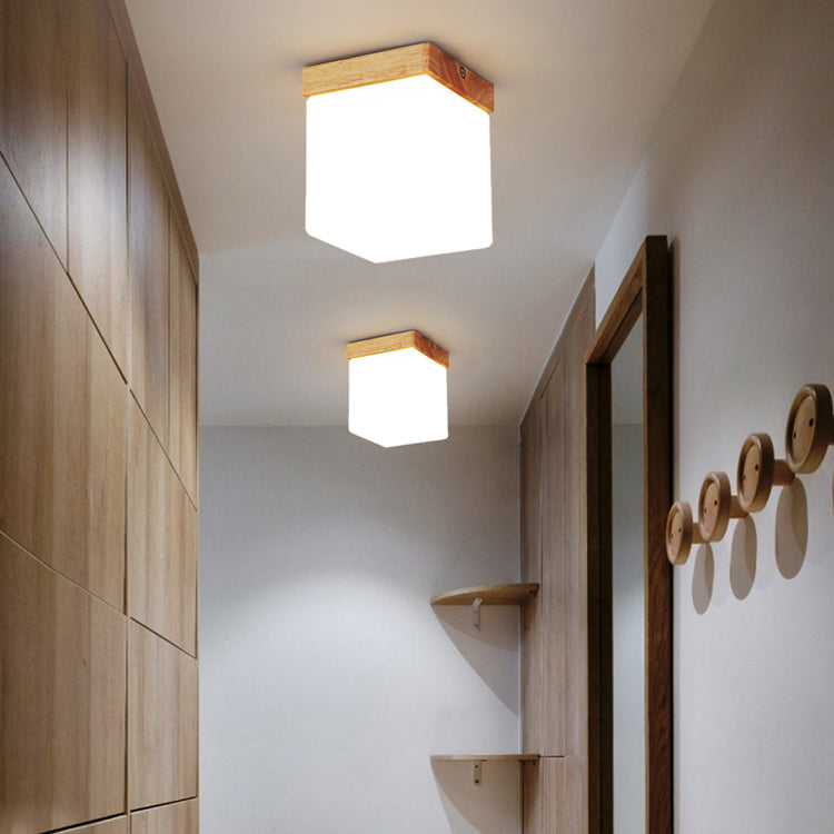Moderne, schattige Deckeneinbauleuchte aus hellem Holz, Gang-Deckenleuchte aus Holz