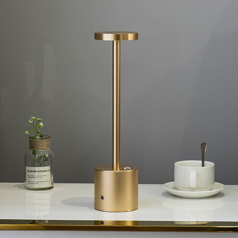 Lampada da scrivania per soggiorno con camera da letto in metallo in stile decorazione postmoderna a una testa