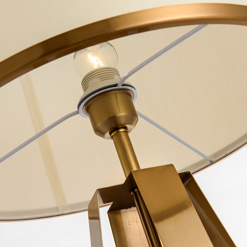 Goldene trommelförmige Tischlampe zeitgenössischer Metallnächte und Lampe für Schlafzimmer