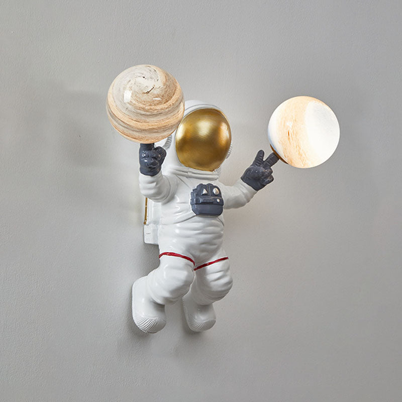 Pianeta in vetro soffiato e astronauta Light Kids Style Style a 2 teste Apparecchiatura da parete
