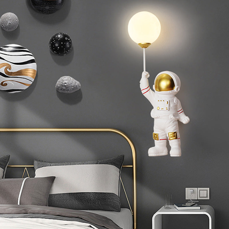 Astronauts Resin Material Wall Sconce 1 Head Wall Mounted Light Fixture for Child Room