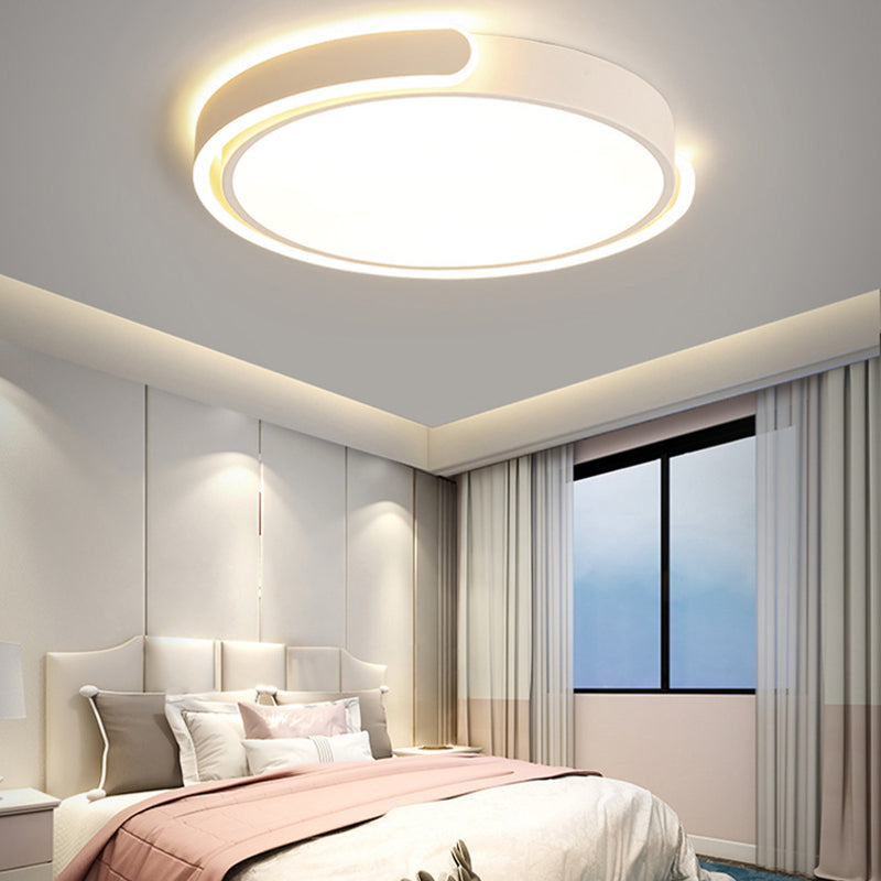 Moderne plafondmontagelamp met ronde acrylkap voor woonkamer