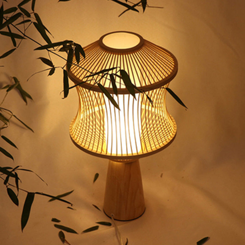 Lampada da lavoro conica Lampada da scrivania beige a 1 testa in legno giapponese con paralume in bambù